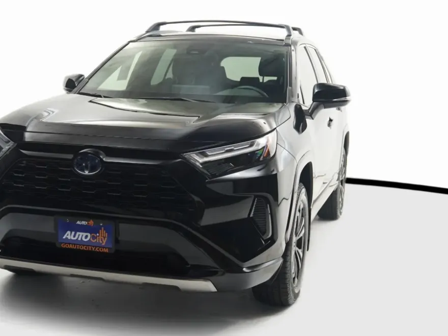 2022 Toyota RAV4 SE photo 1