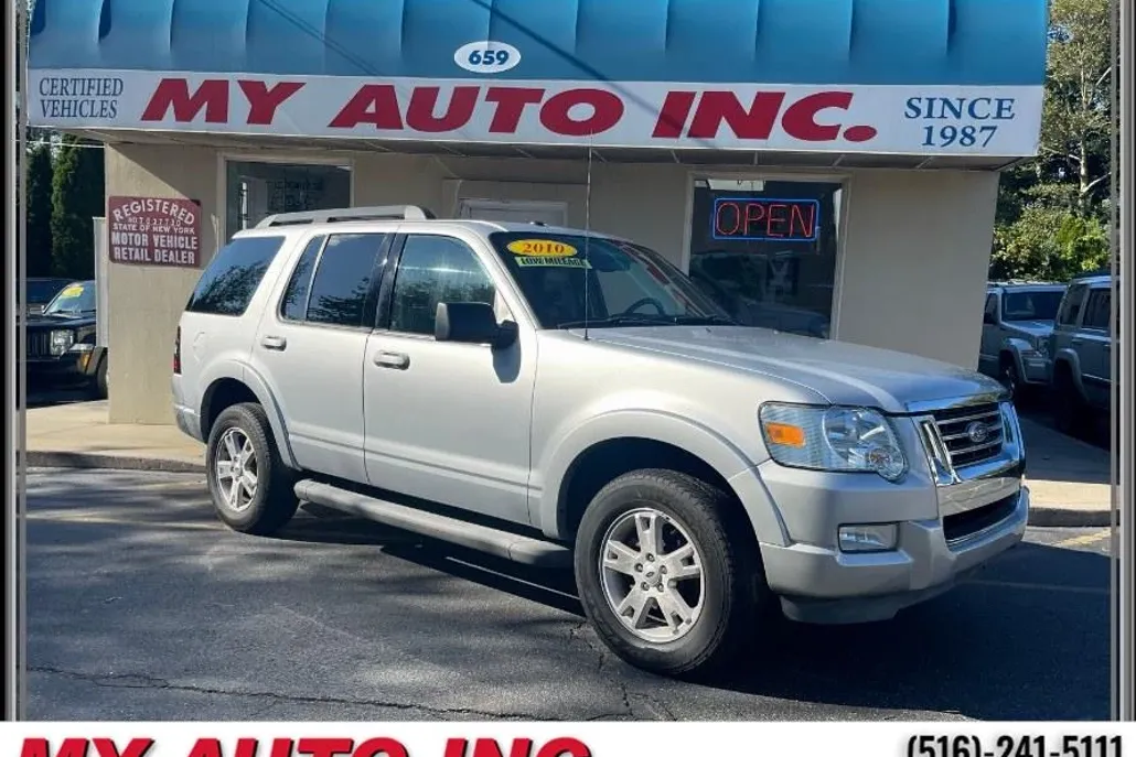 2010 Ford Explorer XLT photo 1