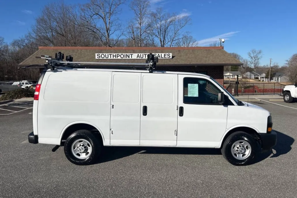 2022 Chevrolet Express 2500 Cargo Van photo 1