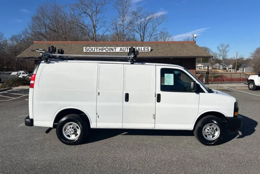 2022 Chevrolet Express 2500 Cargo Van photo 1