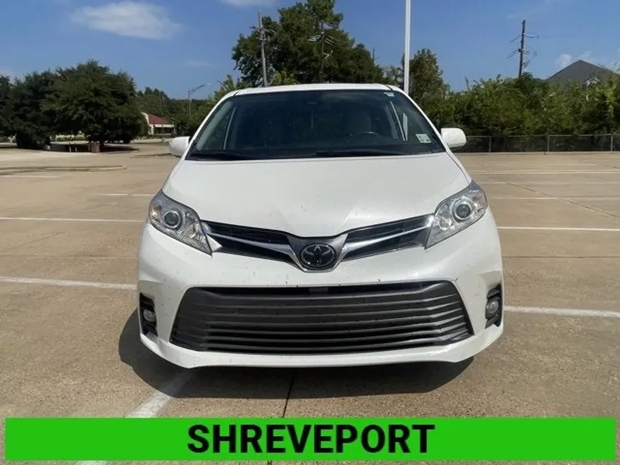 2020 Toyota Sienna XLE Premium photo 1