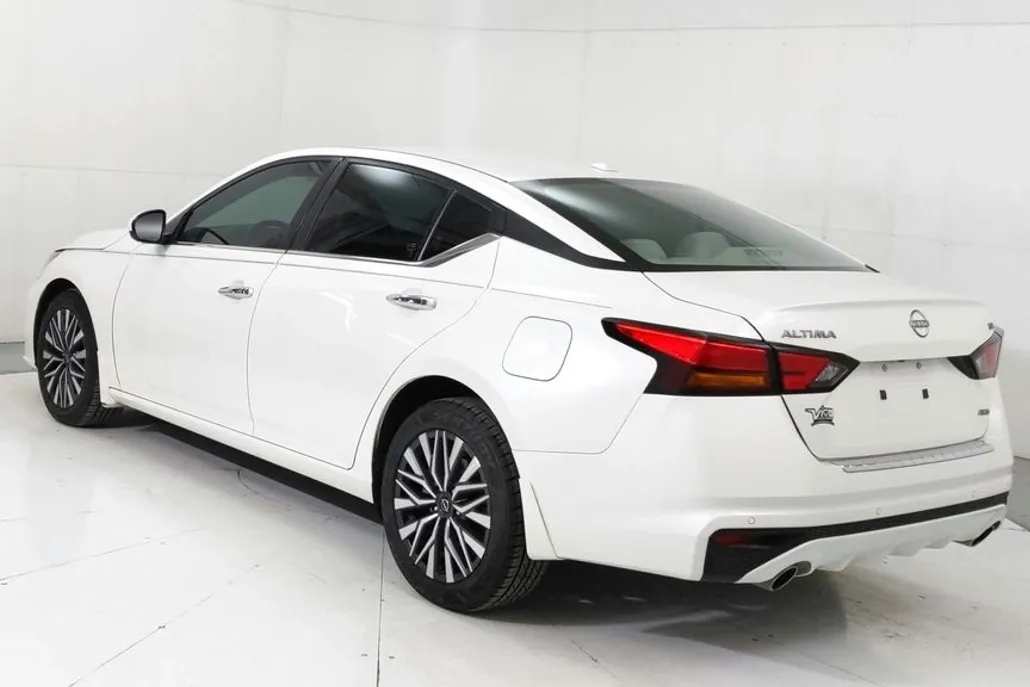 2023 Nissan Altima 2.5 SV photo 1