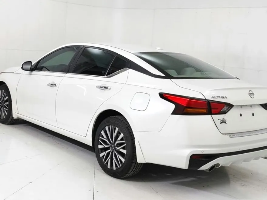 2023 Nissan Altima 2.5 SV photo 1