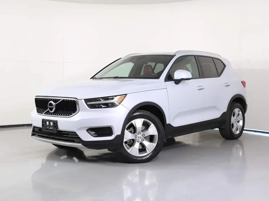 2020 Volvo XC40 T5 Momentum photo 1