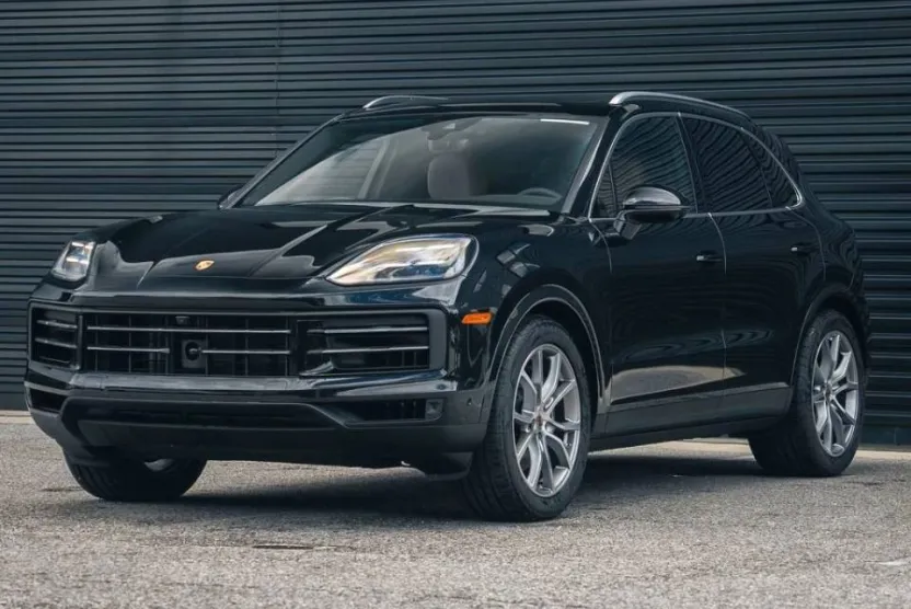 2025 Porsche Cayenne Base photo 1