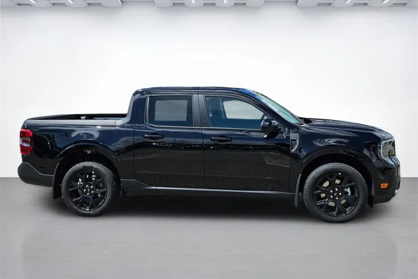 2025 Ford Maverick Lariat photo 1