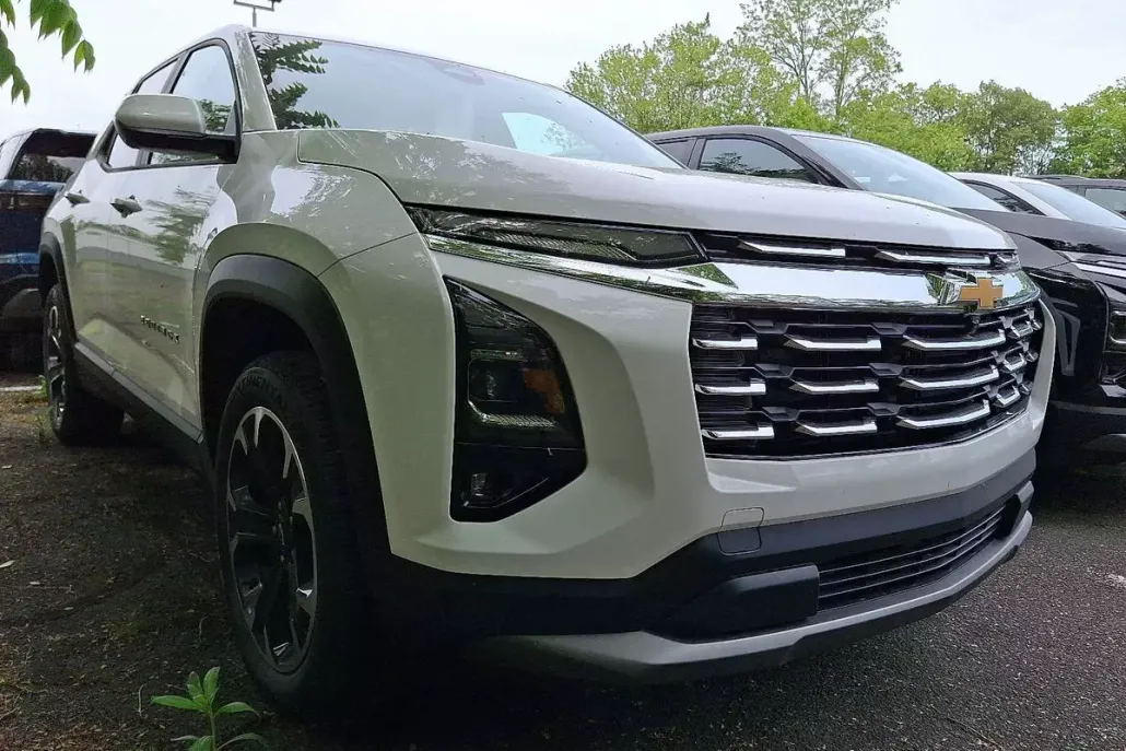 2026 Chevrolet Equinox LT photo 1