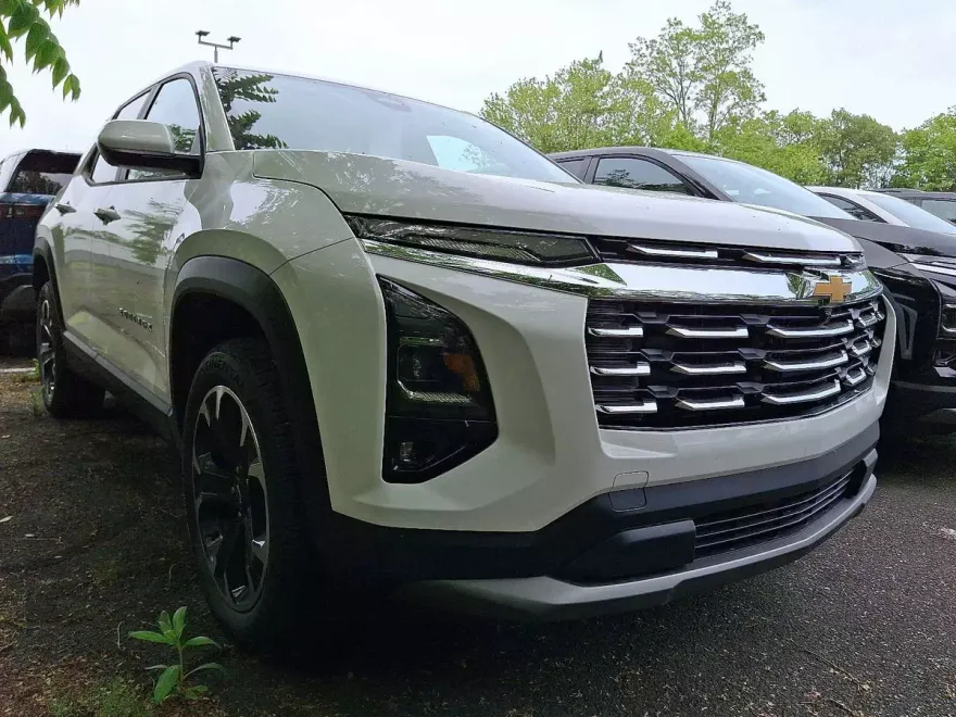 2026 Chevrolet Equinox LT photo 1