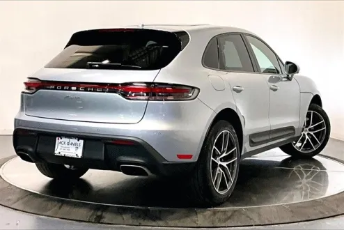 2025 Porsche Macan T photo 2