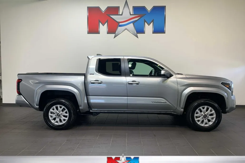 2024 Toyota Tacoma SR5 photo 1