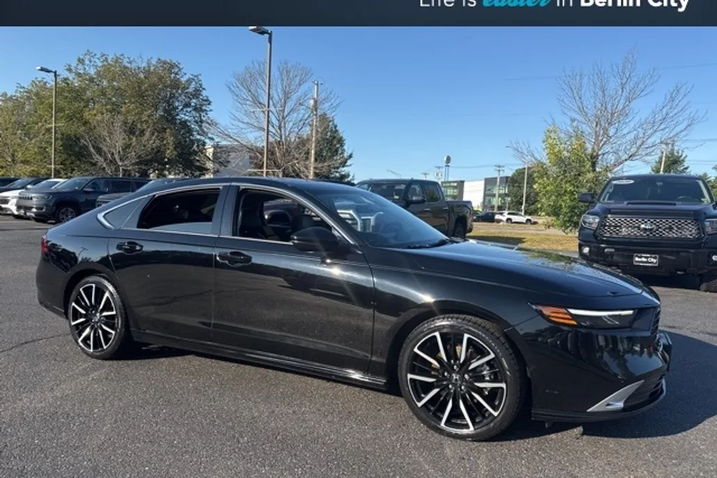 2023 Honda Accord Hybrid Touring photo 1