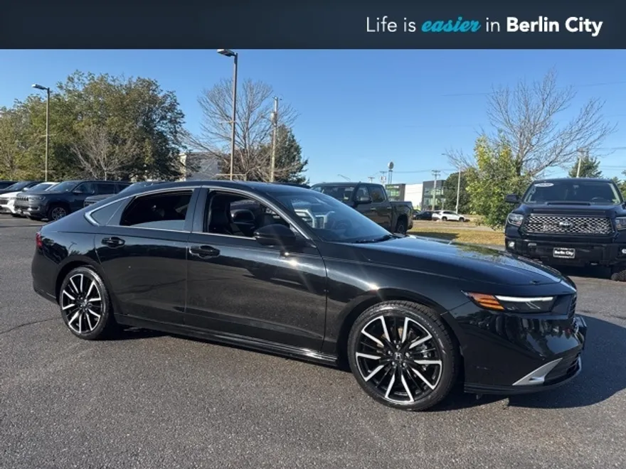 2023 Honda Accord Hybrid Touring photo 1