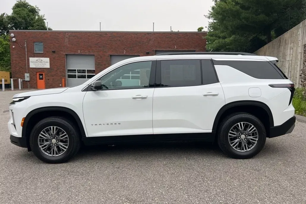 2024 Chevrolet Traverse photo 1