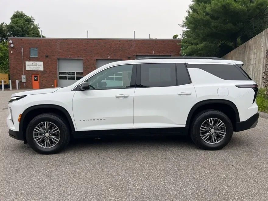 2024 Chevrolet Traverse photo 1