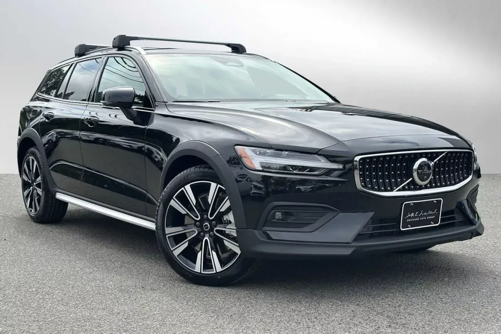 2026 Volvo V60 Cross Country B5 photo 1