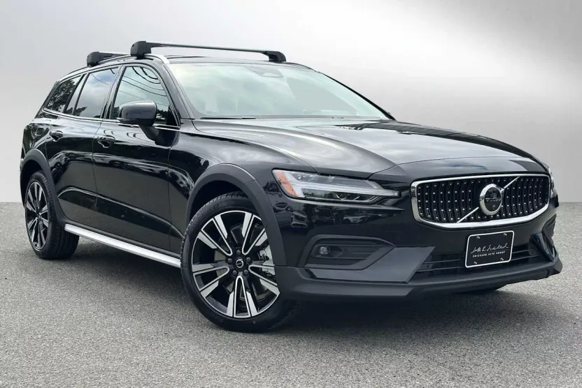 2026 Volvo V60 Cross Country B5 photo 1