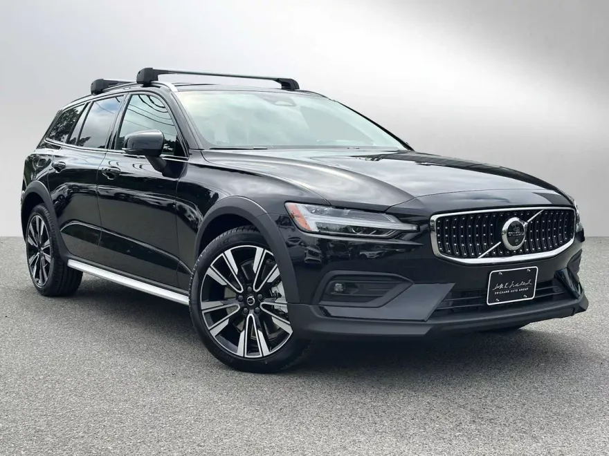 2026 Volvo V60 Cross Country B5 photo 1