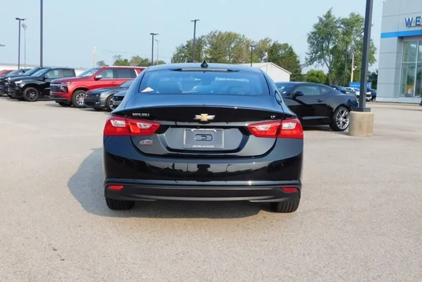 2024 Chevrolet Malibu 1LT photo 1