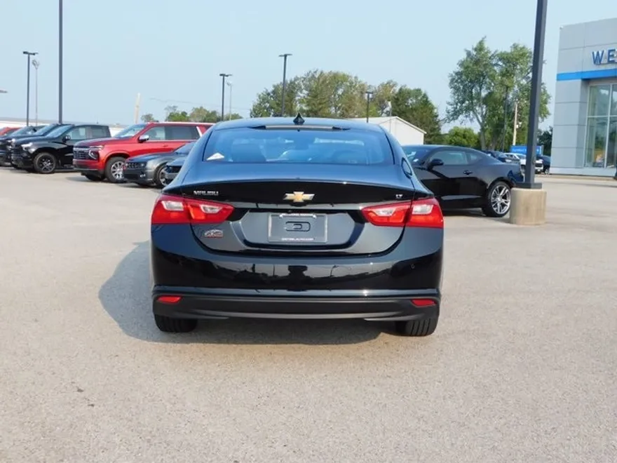 2024 Chevrolet Malibu 1LT photo 1