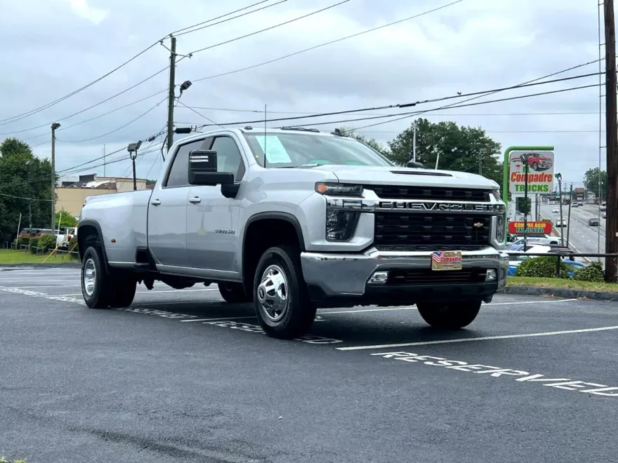 2022 Chevrolet Silverado 3500HD LT photo 1