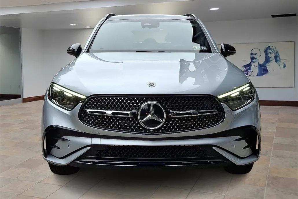 2024 Mercedes Benz GLC 300 photo 1