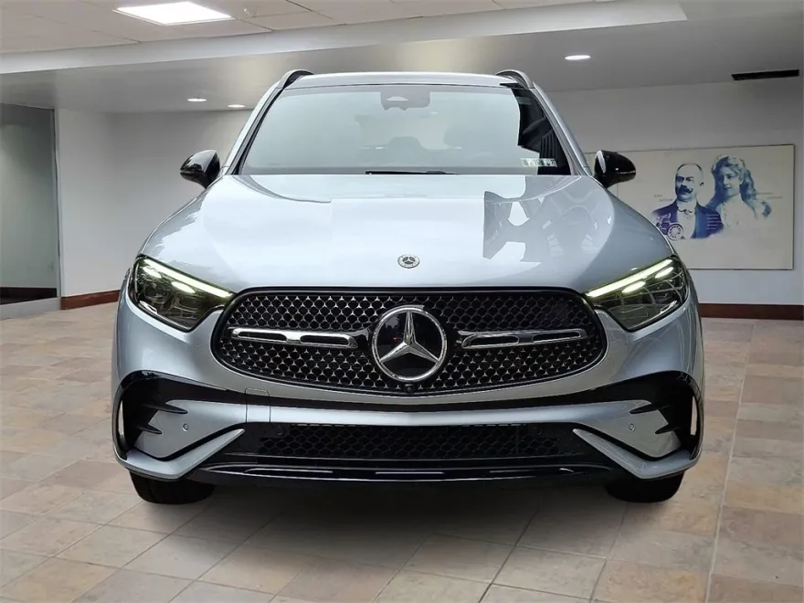 2024 Mercedes Benz GLC 300 photo 1