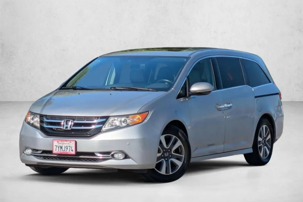 2017 Honda Odyssey Touring photo 1
