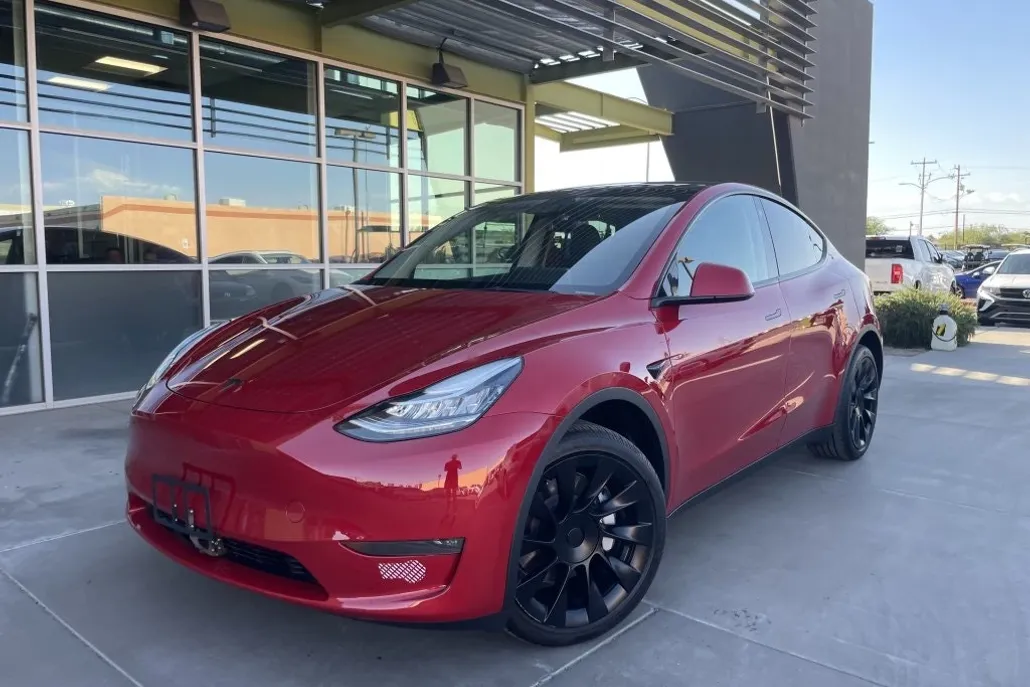 2023 Tesla Model Y photo 1