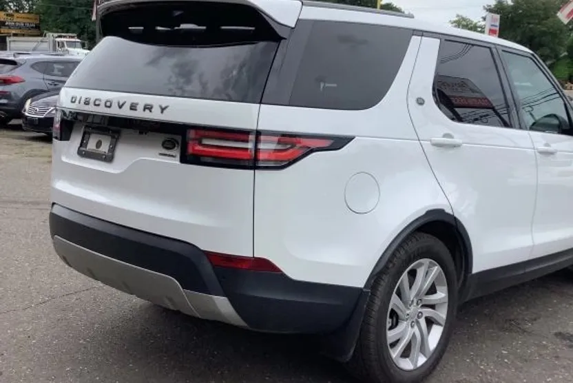 2018 Land Rover Discovery HSE photo 1