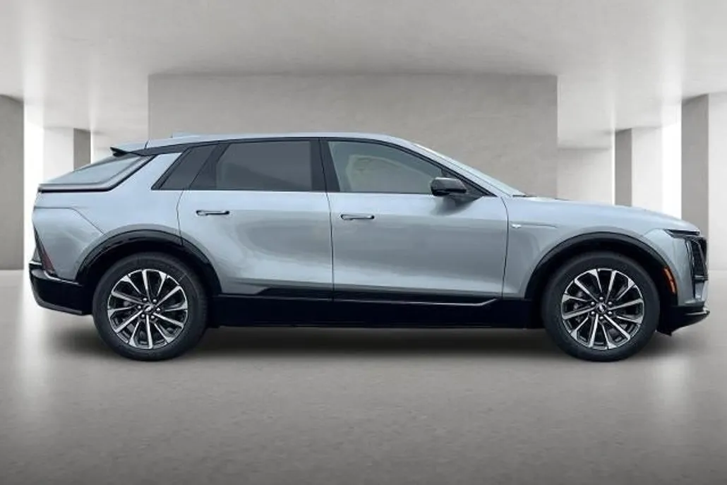 2025 Cadillac Lyriq Sport photo 1