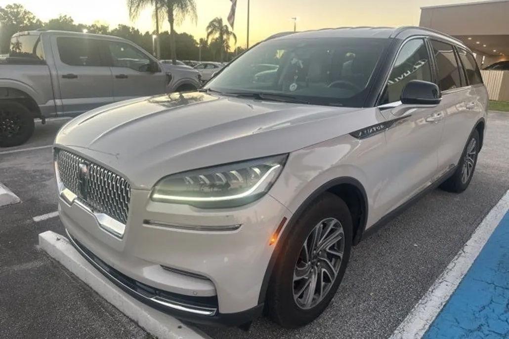 2023 Lincoln Aviator Standard photo 1