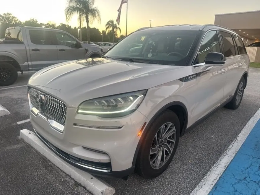 2023 Lincoln Aviator Standard photo 1