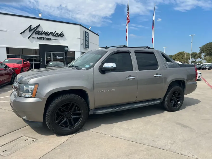 2012 Chevrolet Avalanche LT photo 1