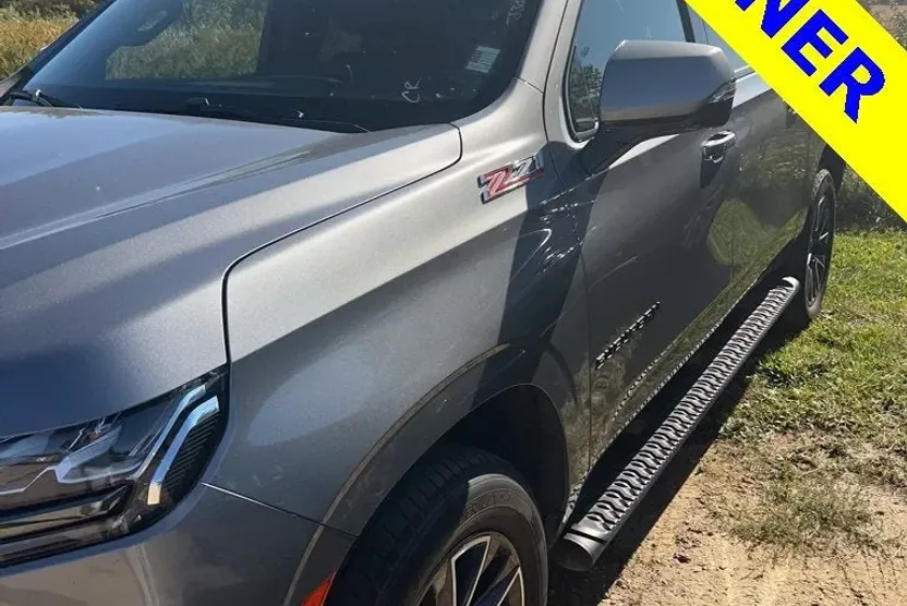 2022 Chevrolet Suburban Z71 photo 1