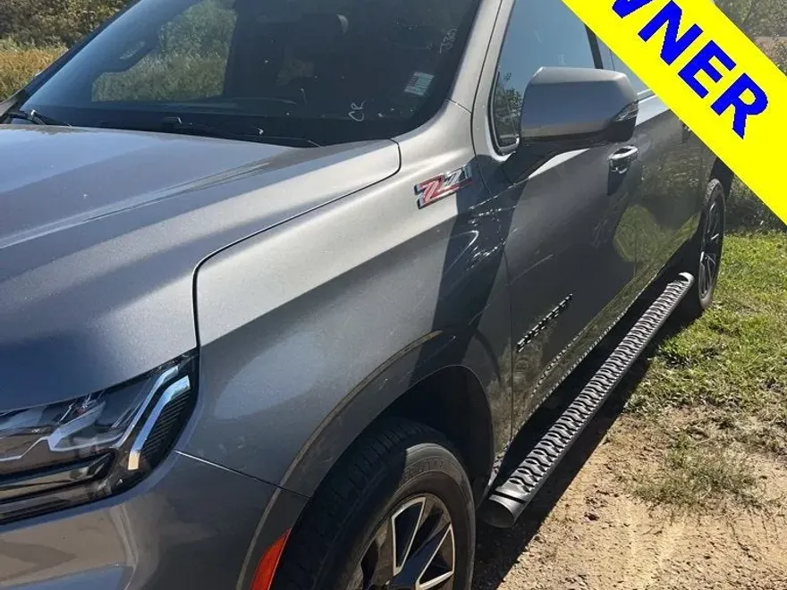 2022 Chevrolet Suburban Z71 photo 1