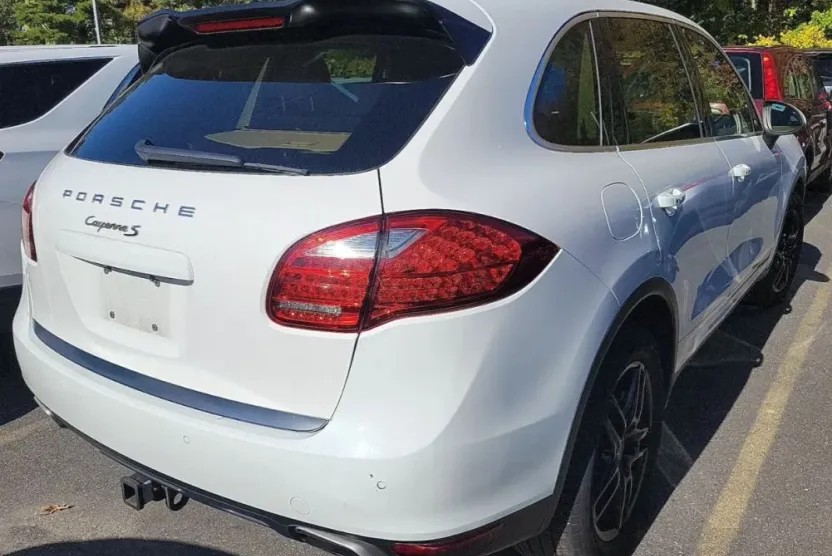 2014 Porsche Cayenne S photo 1
