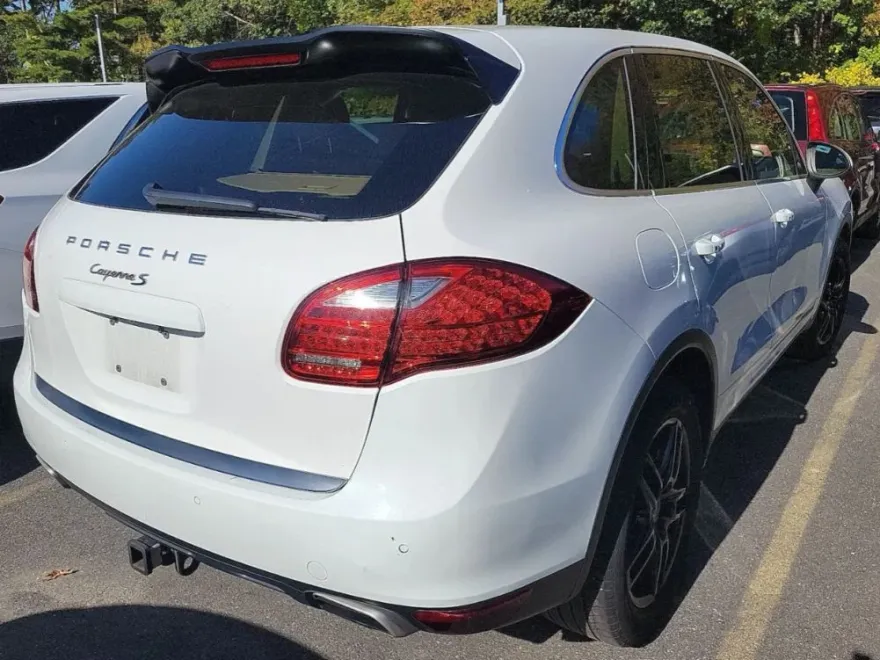 2014 Porsche Cayenne S photo 1