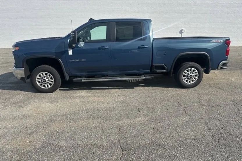 2024 Chevrolet Silverado 2500HD LT photo 1