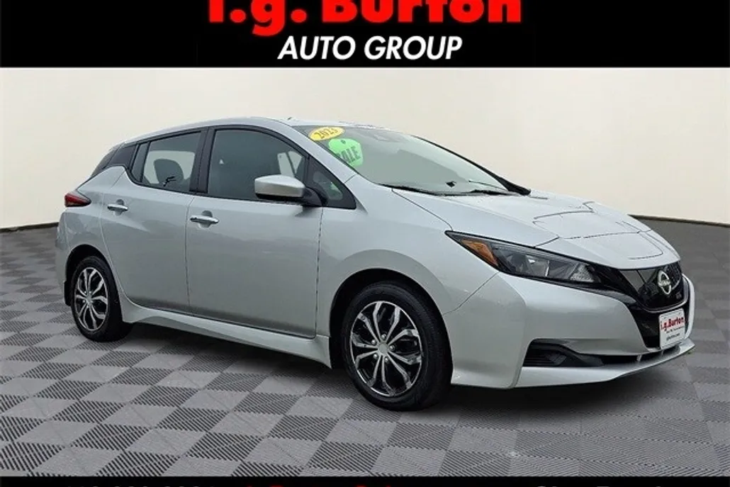 2023 Nissan Leaf S photo 1