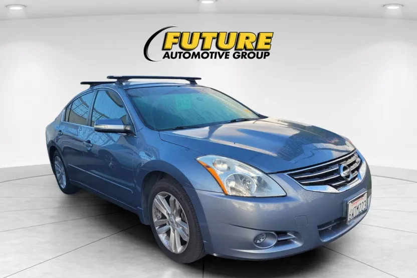 2012 Nissan Altima 3.5 SR photo 1