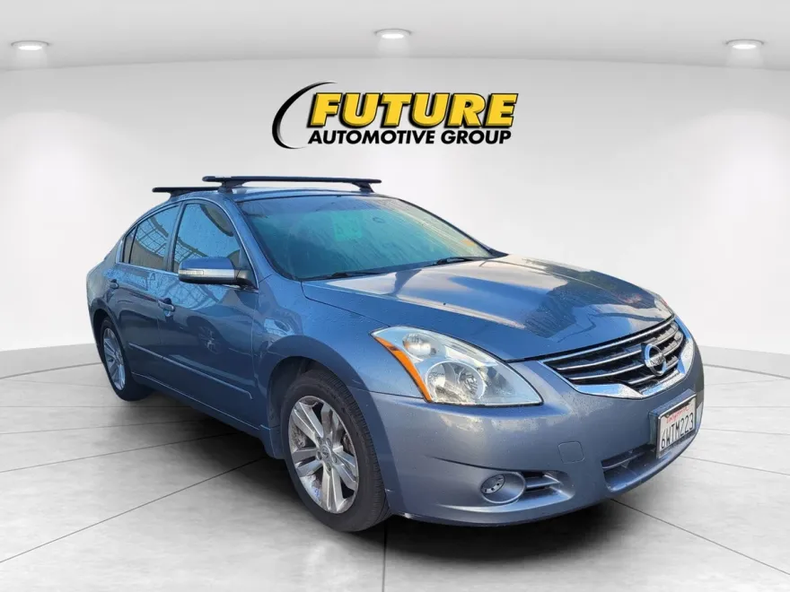 2012 Nissan Altima 3.5 SR photo 1