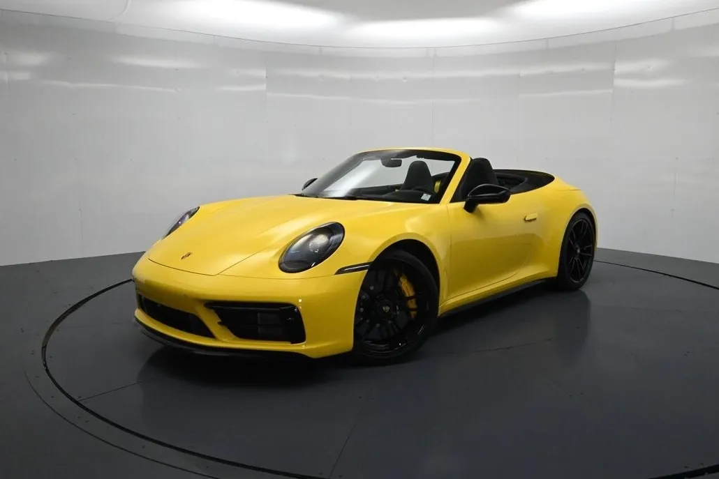 2022 Porsche 911 GTS Cabriolet photo 1