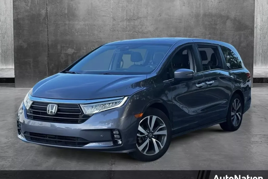 2023 Honda Odyssey Touring photo 1
