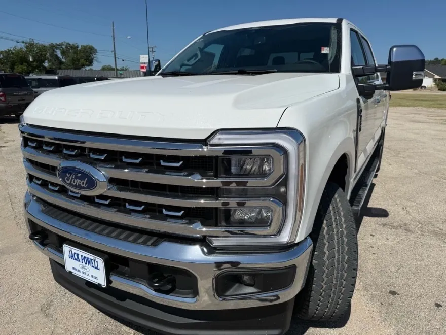 2025 Ford F-250 Lariat photo 1