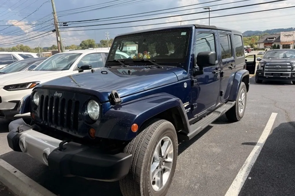 2013 Jeep Wrangler Unlimited Sahara photo 1