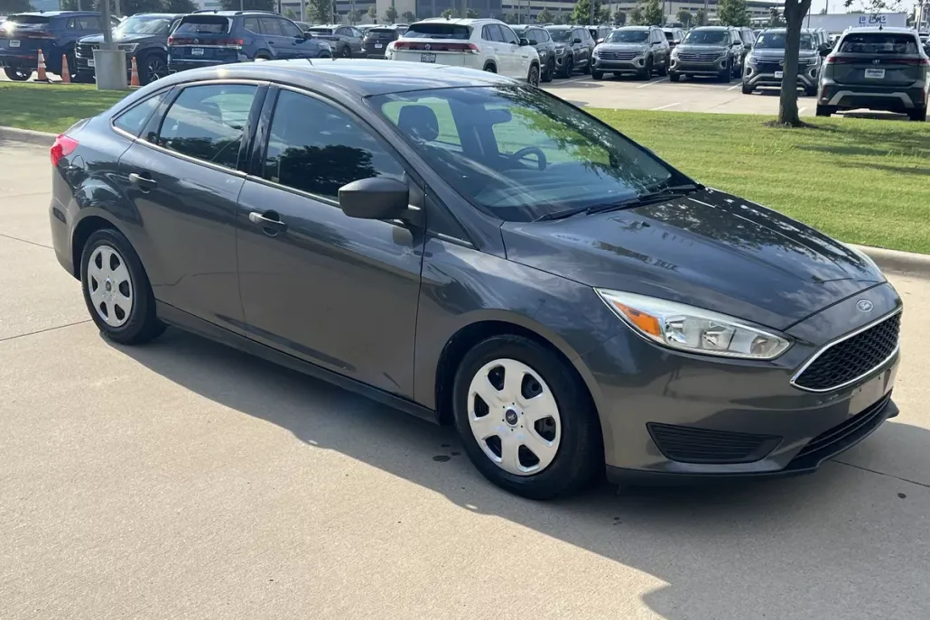 2015 Ford Focus S photo 1