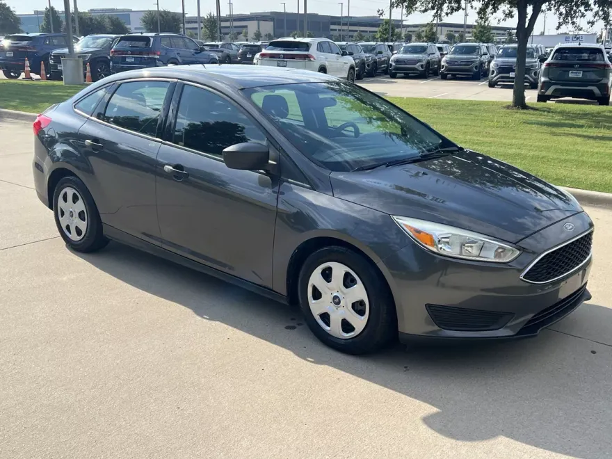 2015 Ford Focus S photo 1
