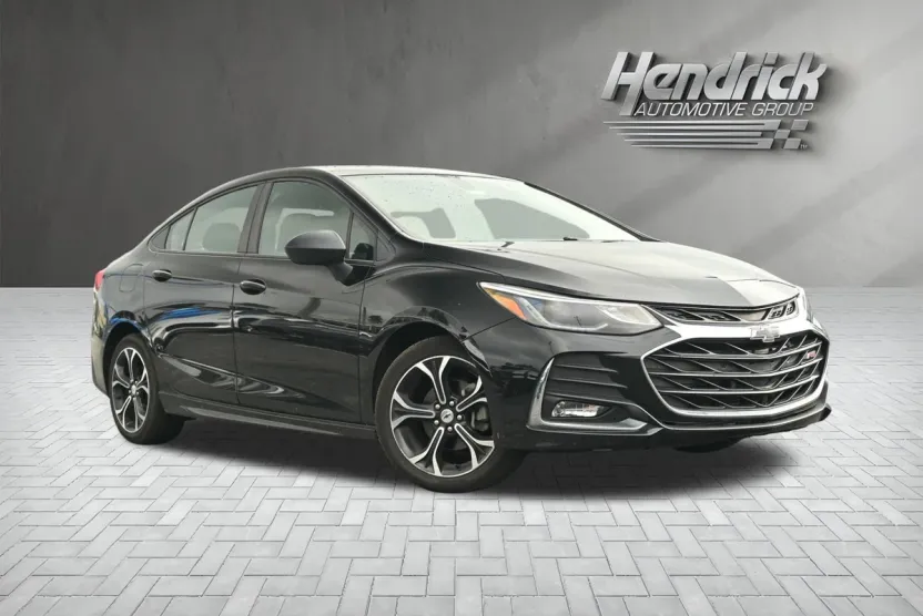 2019 Chevrolet Cruze LT photo 1