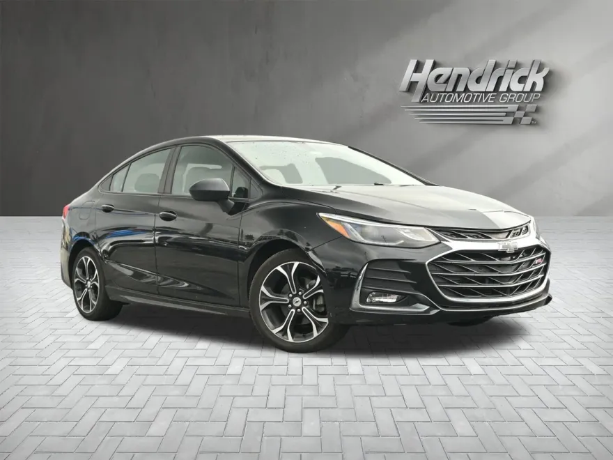 2019 Chevrolet Cruze LT photo 1