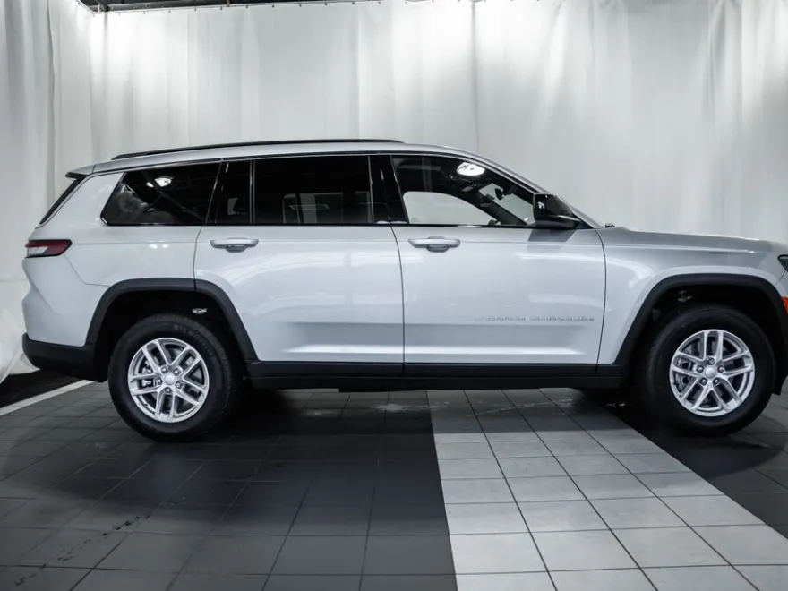 2025 Jeep Grand Cherokee Laredo Altitude photo 1
